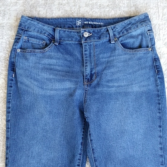 No Boundaries Distressed Boot Cut Jeans Junior 17 Blue - Picture 9 of 14